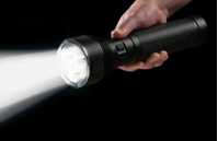 Une image contenant personne, lumière, microphone

Description générée automatiquement